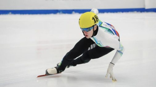 Izjemen uspeh slovenskega hitrostnega drsalca na ISU Junior World Cup 2